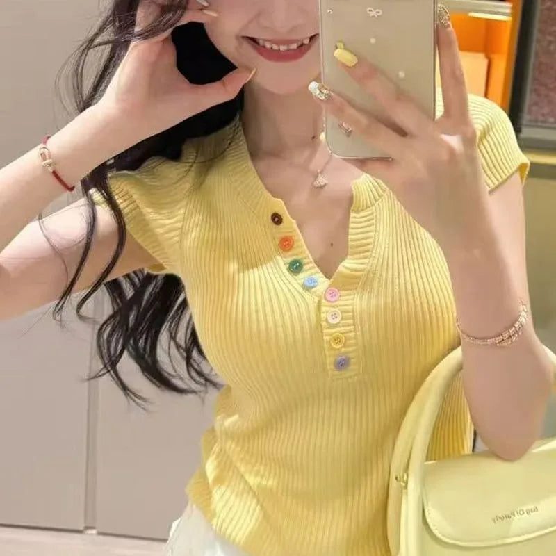 2025 Summer New Yellow Buckle V-neck Short-sleeved Versatile Simple Chic Knitted T-shirt Women's Slim Fit Unique Top